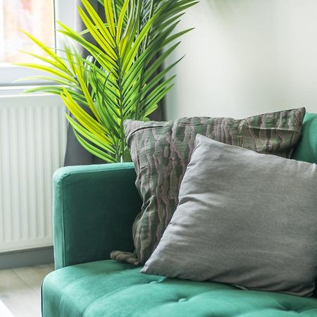 Stanion Luxurious 3 Bedroom Modern House Northamptonshire, Double, Twins, Single, Free Parking, Free Wi-Fi, Pets, Up To 8 Sleeps, 4 Smart Tvs Corby Exteriör bild