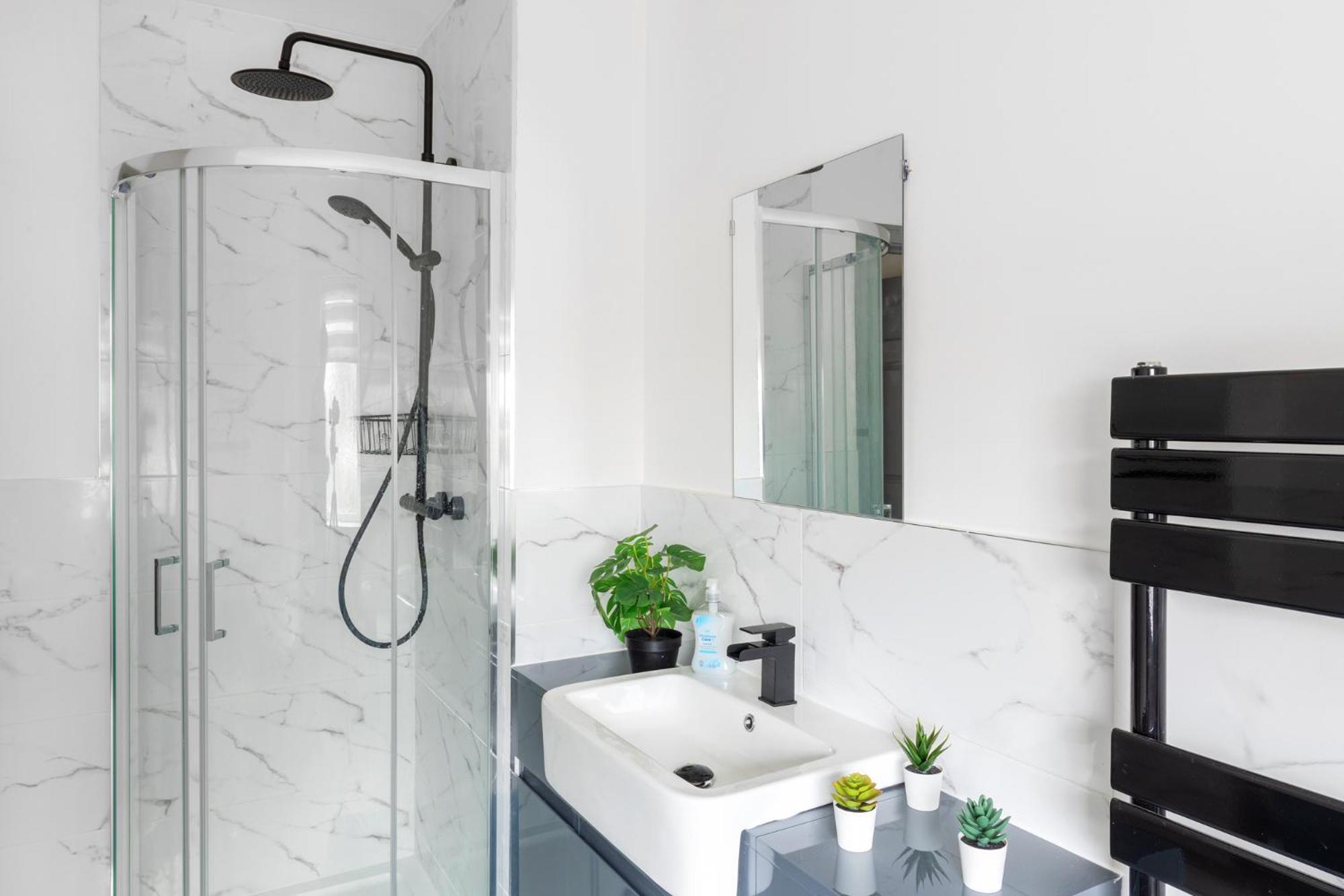 Stanion Luxurious 3 Bedroom Modern House Northamptonshire, Double, Twins, Single, Free Parking, Free Wi-Fi, Pets, Up To 8 Sleeps, 4 Smart Tvs Corby Exteriör bild