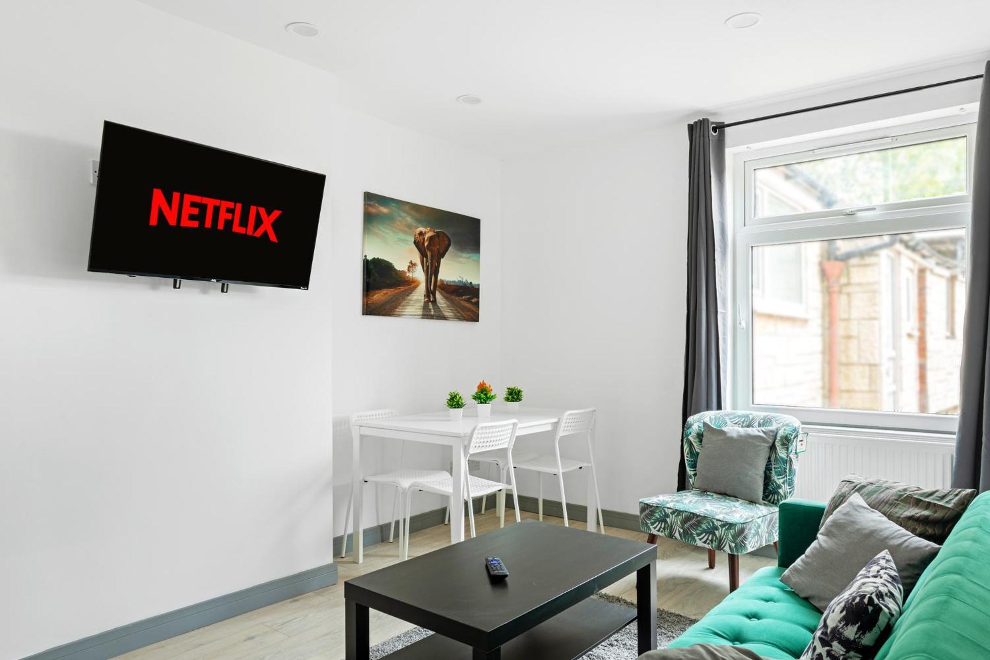 Stanion Luxurious 3 Bedroom Modern House Northamptonshire, Double, Twins, Single, Free Parking, Free Wi-Fi, Pets, Up To 8 Sleeps, 4 Smart Tvs Corby Exteriör bild