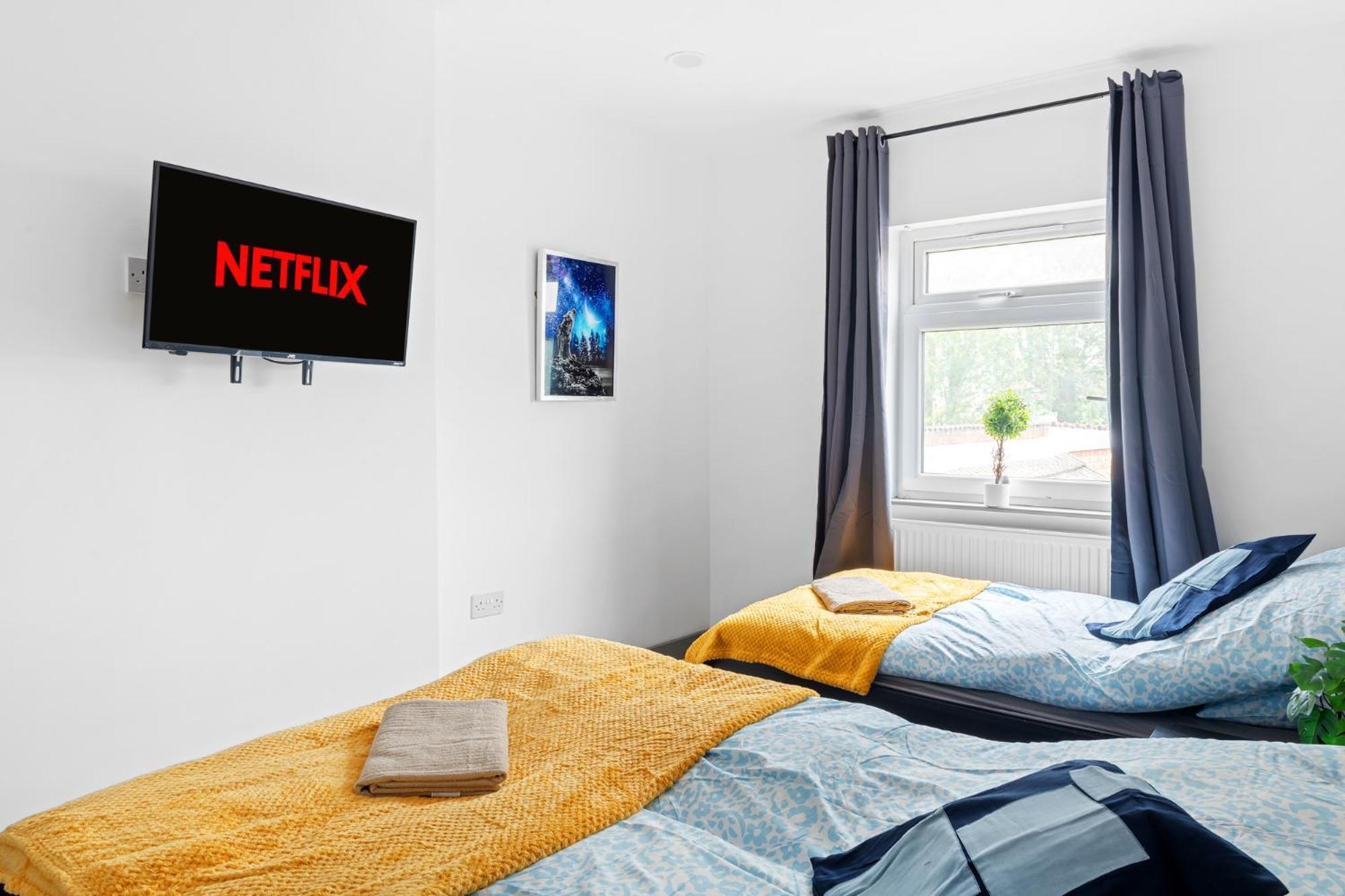 Stanion Luxurious 3 Bedroom Modern House Northamptonshire, Double, Twins, Single, Free Parking, Free Wi-Fi, Pets, Up To 8 Sleeps, 4 Smart Tvs Corby Exteriör bild